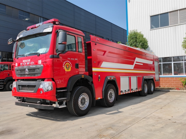 重汽豪沃24噸水罐消防車