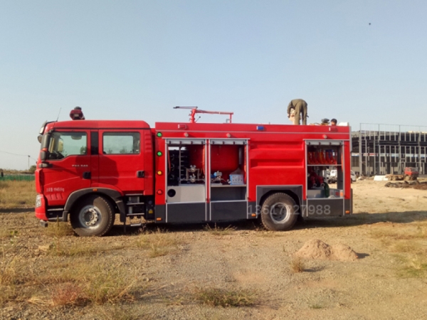 干粉水聯(lián)用消防車